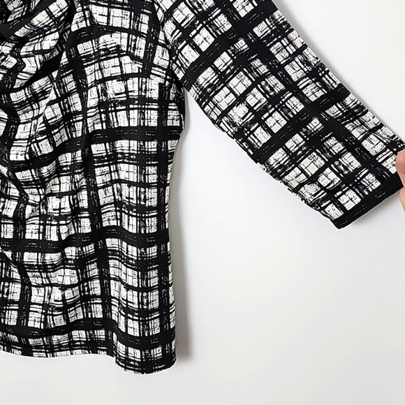 ⭐️3/ $30⭐️ Cleo Top Cowl Neck Black White 3/4 Sleeves Stretch Lightweight Sz XXL - Picture 4 of 14